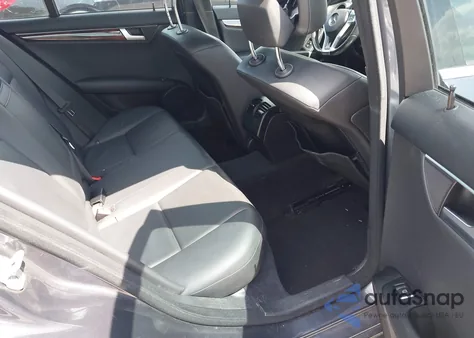 2014 Mercedes-Benz C 300 Sport 4Matic z USA, uszkodzony, nr VIN WDDGF8AB2EA962870